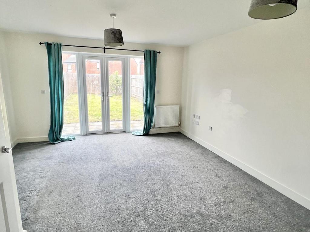 Wattle Road, West Bromwich 2 bed end of terrace house £1,000 pcm (£