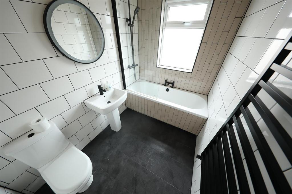 Wellesley Avenue, Hull 3 bed semidetached house for sale £149,000