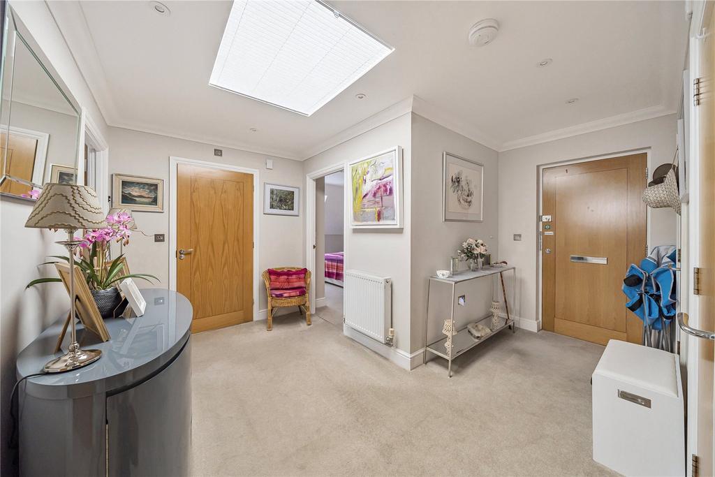 Cobham Grange, 42 Between Streets, Cobham, Surrey, KT11 2 bed apartment
