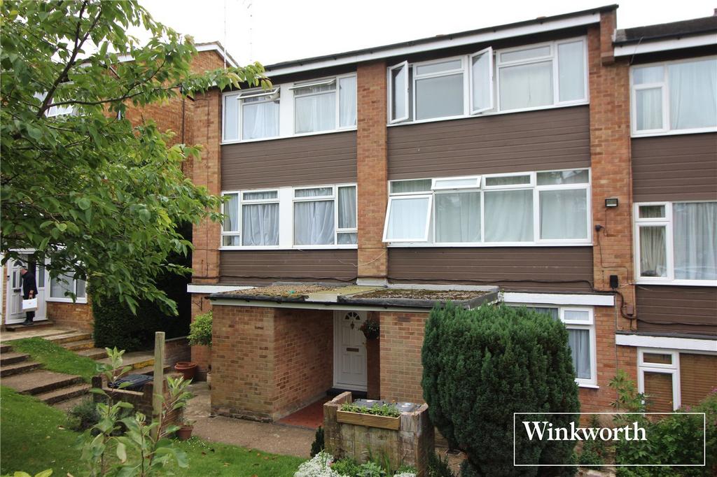 Ashdown Drive, Borehamwood... 3 bed apartment £1,800 pcm (£415 pw)