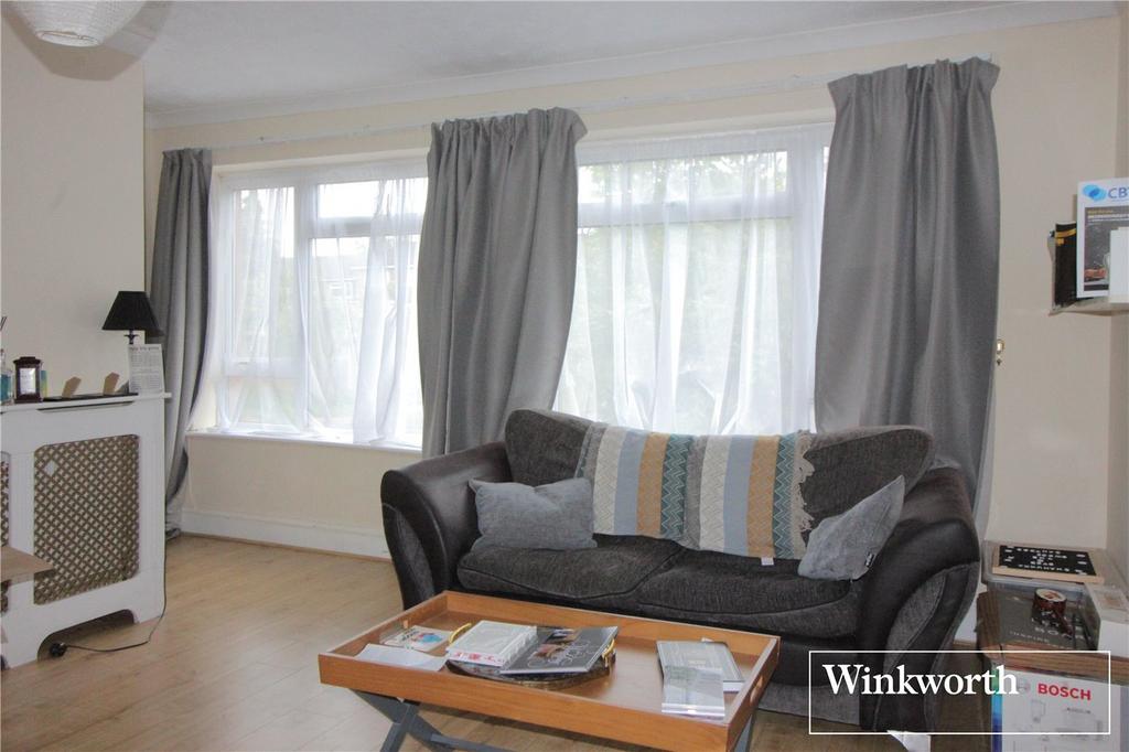 Ashdown Drive, Borehamwood... 3 bed apartment £1,800 pcm (£415 pw)