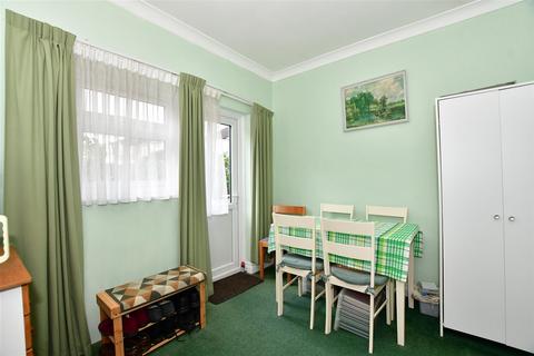 8 Fanshawe Crescent, Hornchurch, RM11 2DD