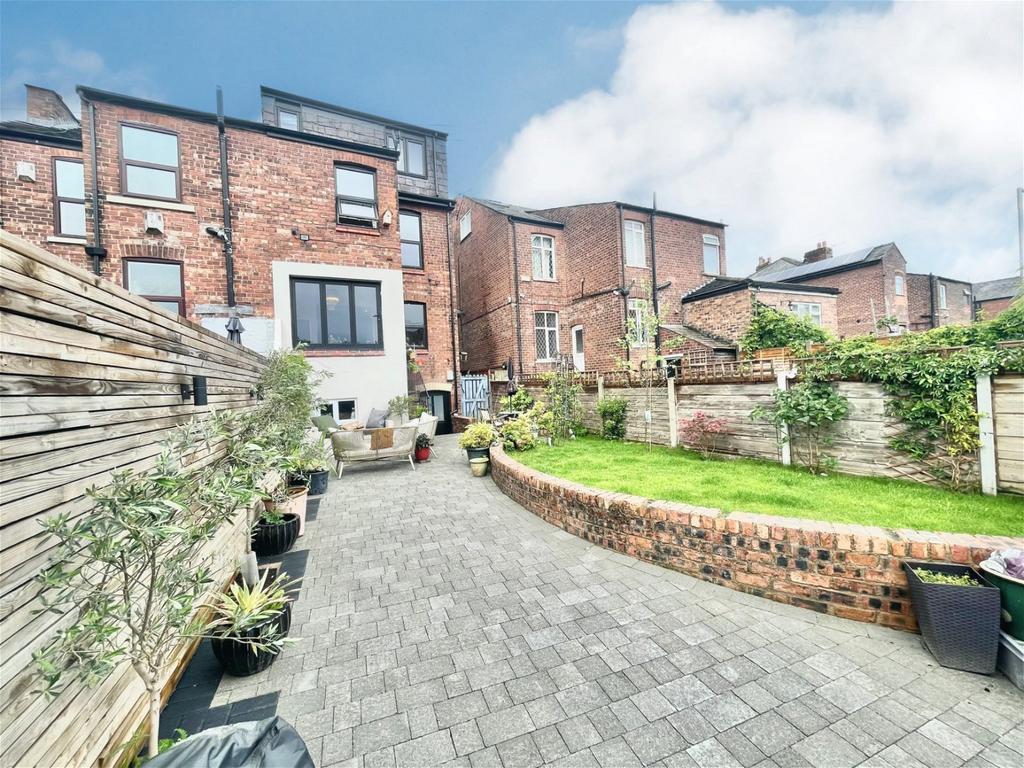 Stockport Road, Cheadle Heath 4 bed semidetached house for sale £379,950