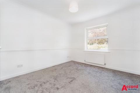 Flat 1, Raphael Court Pettits Lane, Romford, RM1 4SE