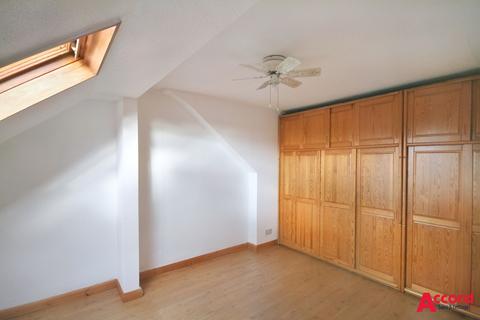 6 Avelon Road, Romford, RM5 3XU