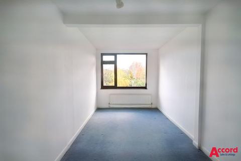 6 Avelon Road, Romford, RM5 3XU