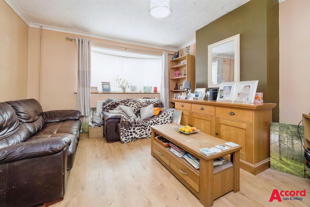 Doncaster Way, Upminster, RM14 3 bed semidetached house for sale £