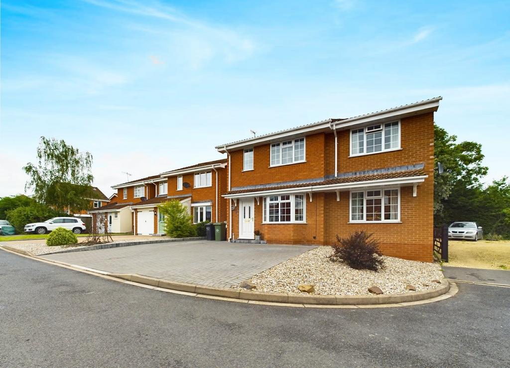 Fieldhead Close, Worcester, Worcestershire, WR2 4 bed detached house