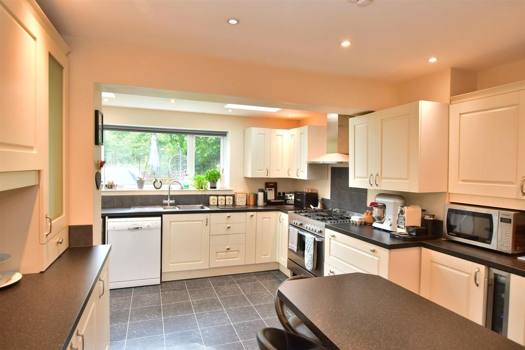 Kitchen/ Breakfast Room
