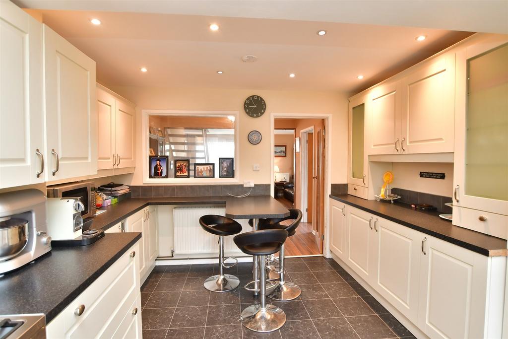 Kitchen/ Breakfast Room