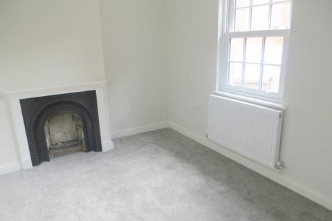 3 bedroom townhouse to rent, Parkers Place, Welshpool SY21