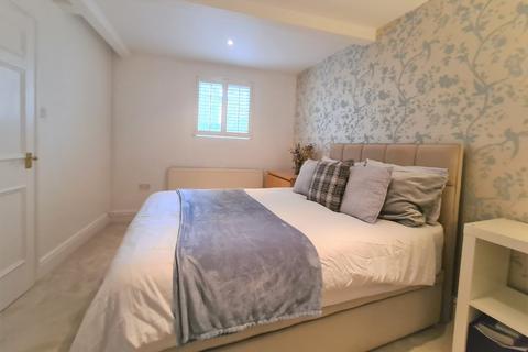 1 bedroom apartment to rent, Bath Street, Cheltenham, Gloucestershire, GL50