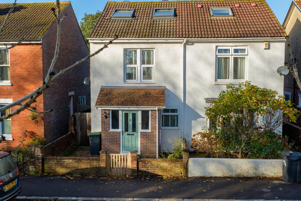 Lower Grove Road, Havant PO9 3 bed semidetached house £465,000