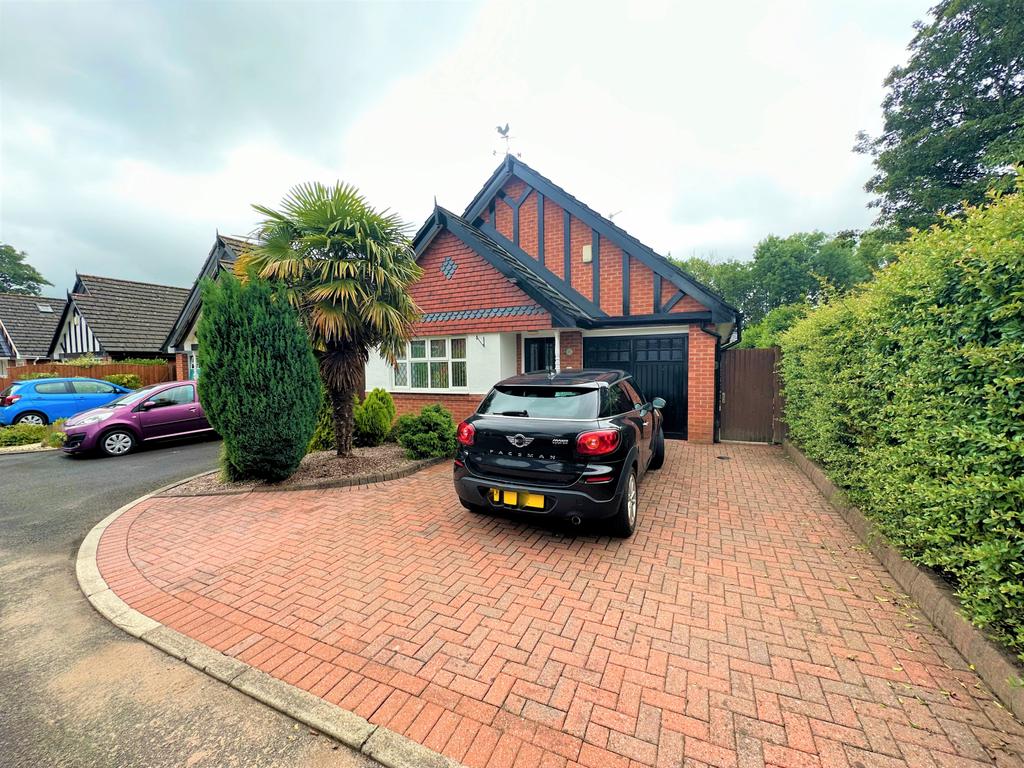 Beltone Close Stretford 3 bed bungalow for sale £495,000
