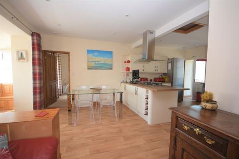 3 bedroom bungalow for sale, Issarn, Penrhyn Drive South, Fairbourne LL38 2DZ