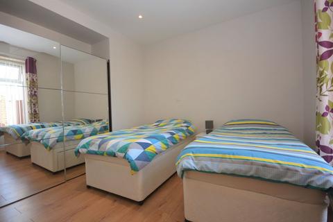 Issarn Penrhyn Drive South, Fairbourne, LL38 2DZ