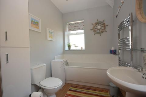 Issarn Penrhyn Drive South, Fairbourne, LL38 2DZ