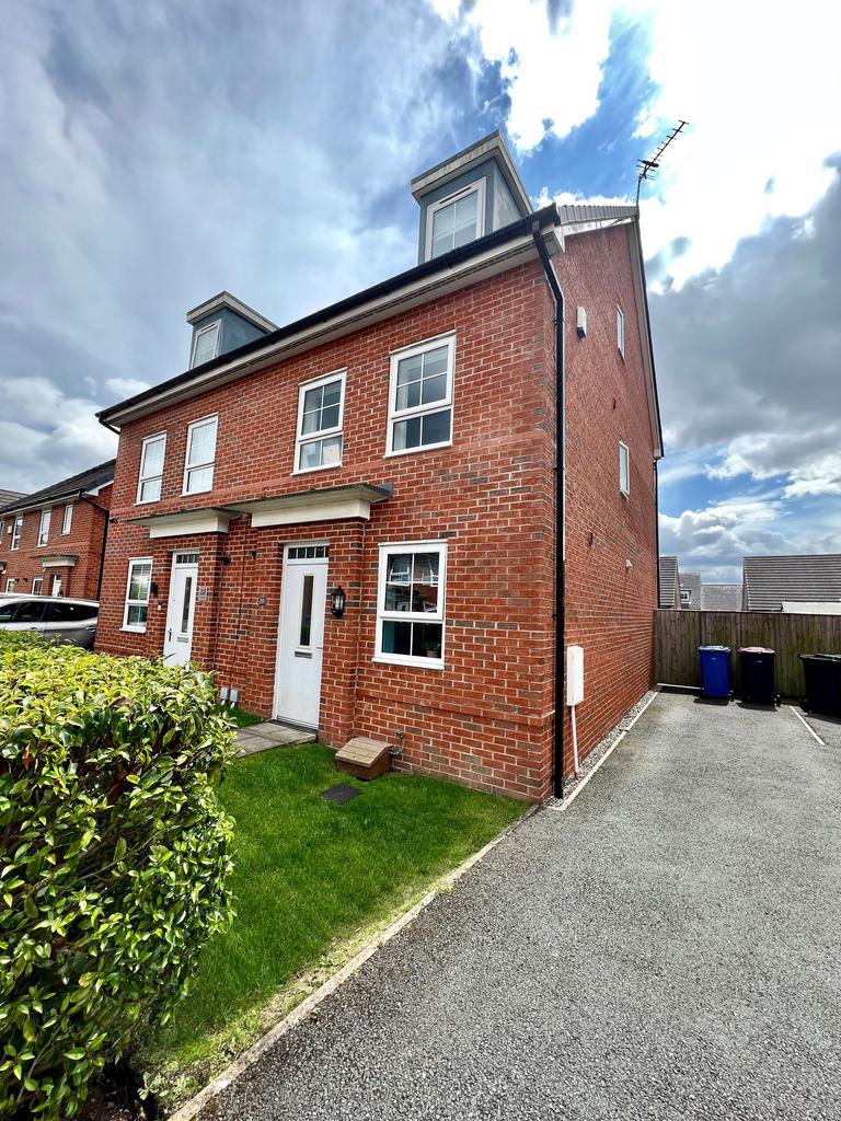 Holden Drive, Swinton, M27 4 bed semidetached house for sale £280,000