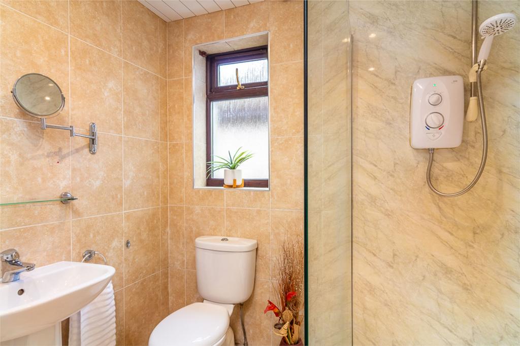 Bedroom 1 en-suite