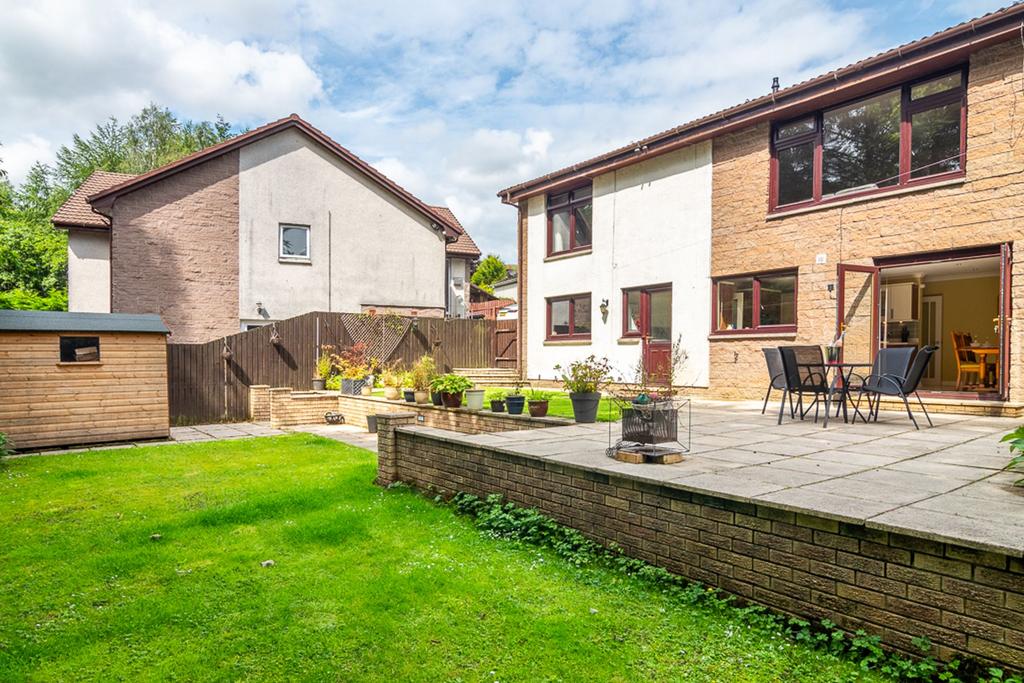 Garden &amp; rear exterior