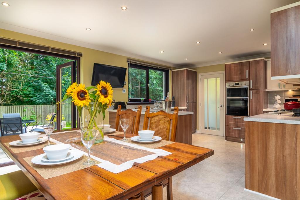 Dining kitchen