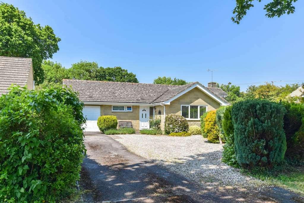 Oakleaze, Malmesbury SN16 9RD 2 bed detached bungalow for sale