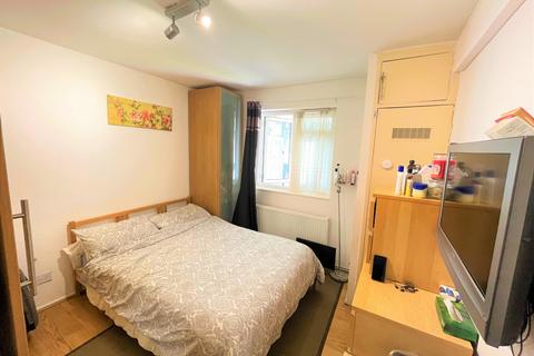 29 Pipers Green, London, NW9 8UH