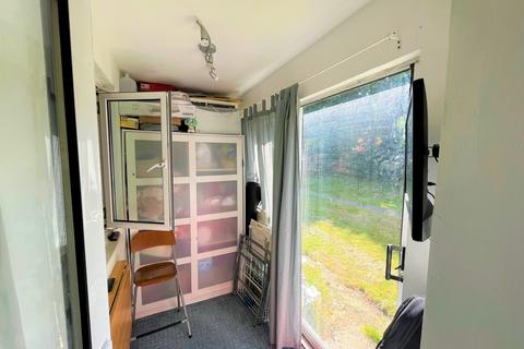 29 Pipers Green, London, NW9 8UH