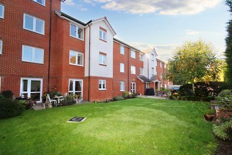 1 bedroom apartment for sale, Laburnum Court, Uxbridge,Middlesex