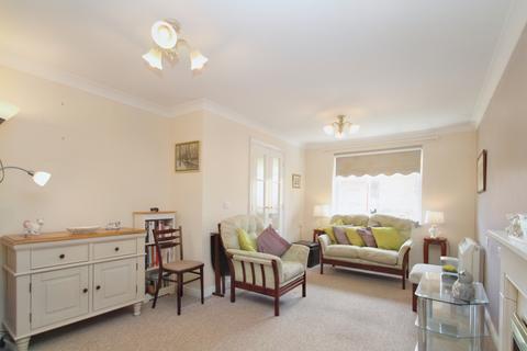 1 bedroom apartment for sale, Laburnum Court, Uxbridge,Middlesex