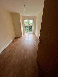 2 bedroom flat to rent, Romford, RM7