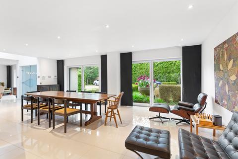 Treetops Forest Crescent, Ashtead, KT21 1JU