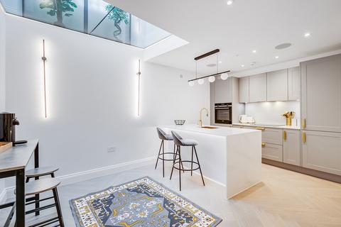 2 bedroom flat for sale, London W11