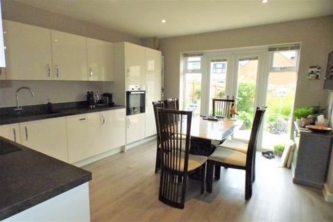 2 bedroom terraced house to rent, 2 bedroom house on the outskirts of Topsham