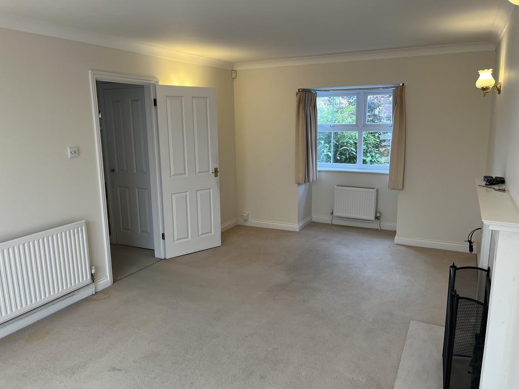 Ramsbury Drive, Hungerford RG17 4 bed detached house for sale £699,950