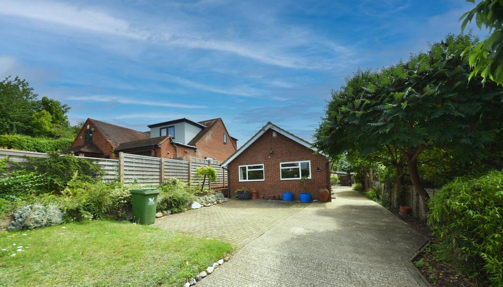Derehams Lane, Loudwater, High HP10 3 bed bungalow for sale