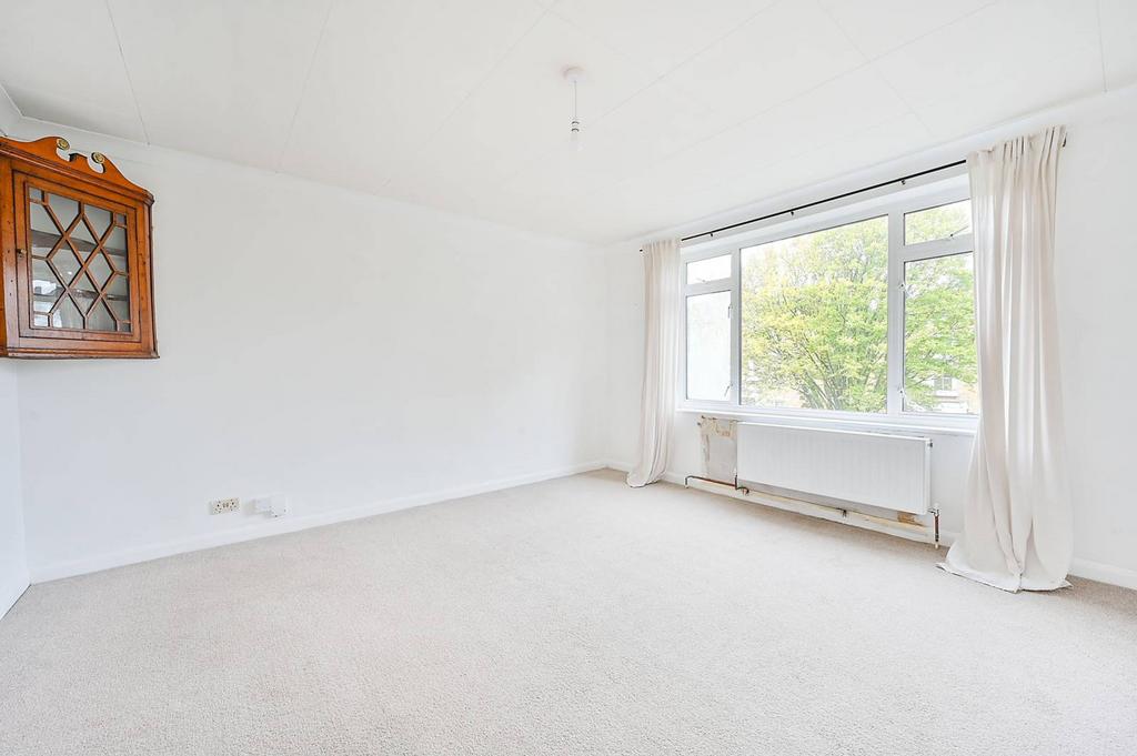 Mount Avenue, Ealing, London, W5 2 bed flat for sale £445,000