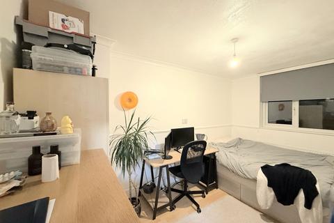 3 bedroom maisonette to rent, Hassett Road, Homerton, E9
