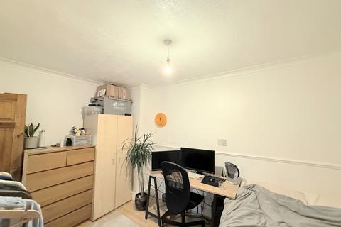 3 bedroom maisonette to rent, Hassett Road, Homerton, E9