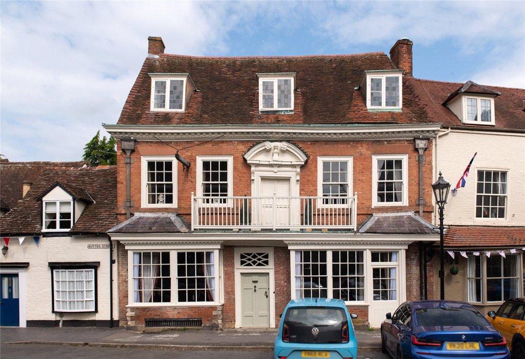 Churchill House Henley Street, Alcester, Warwickshire 8 bed terraced