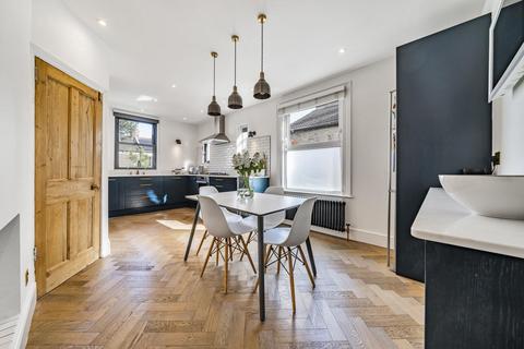 61 Avarn Road, London, SW17 9HB