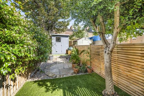 61 Avarn Road, London, SW17 9HB
