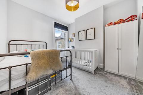 61 Avarn Road, London, SW17 9HB