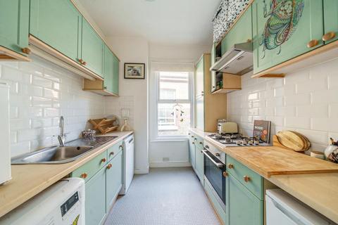 6d Thornsbeach Road, London, SE6 1DX