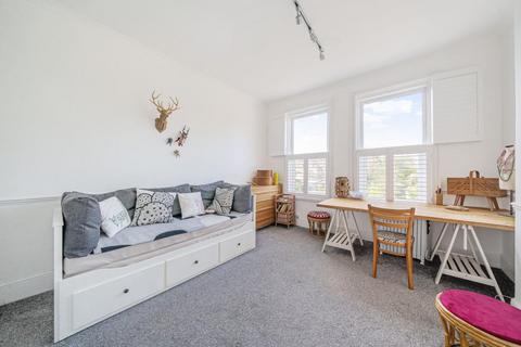 6d Thornsbeach Road, London, SE6 1DX