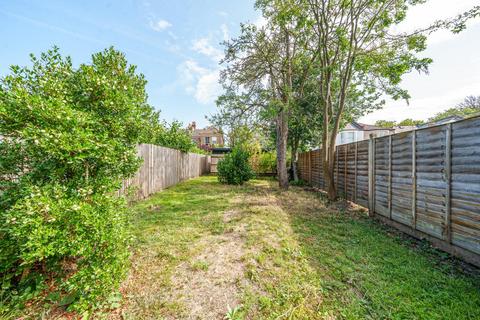 6d Thornsbeach Road, London, SE6 1DX