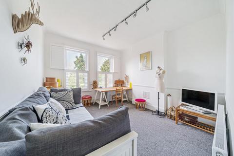 6d Thornsbeach Road, London, SE6 1DX