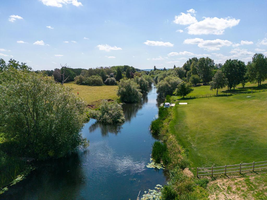 Church Bank, WelfordonAvon, CV37 6 bed property with land for sale