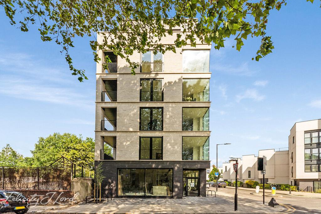 Rendlesham Road, London, E5 3 bed apartment for sale £975,000