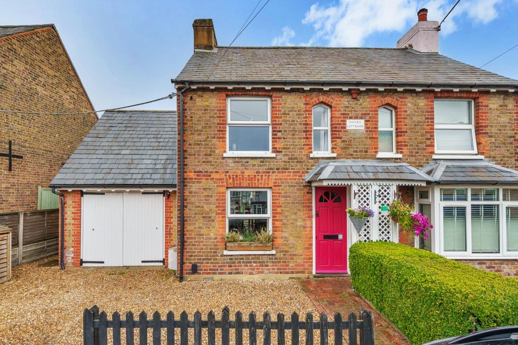 The Common, Flackwell Heath, High HP10 3 bed semidetached